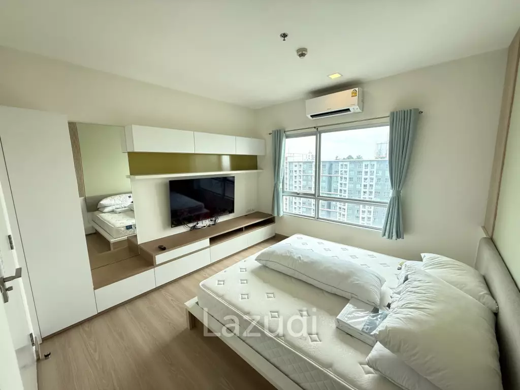 Spacious 2 Bedroom Condo in The Room Ratchada