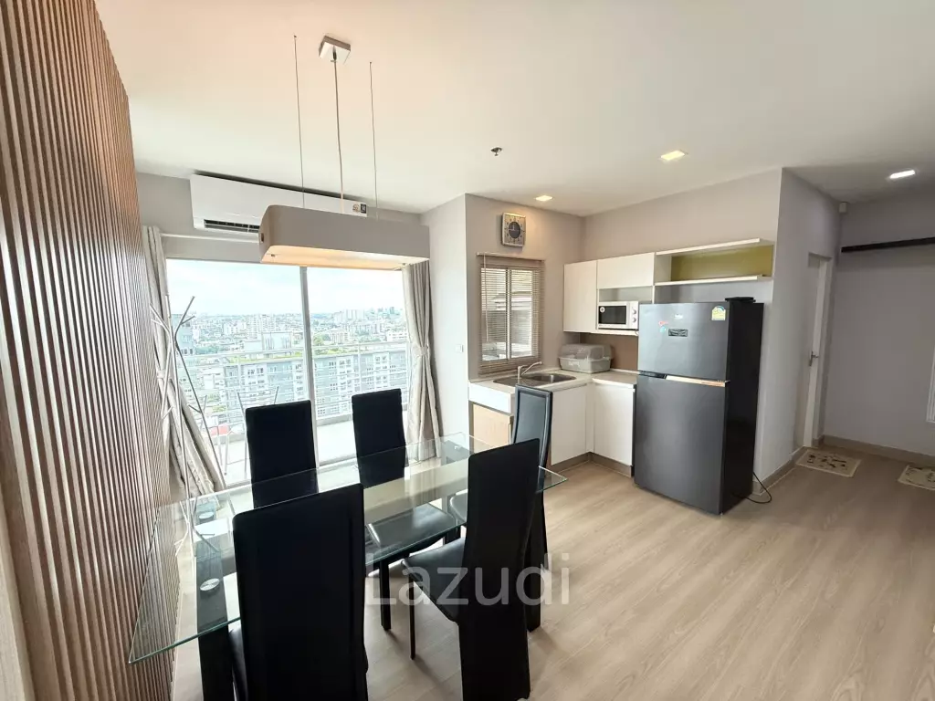 Spacious 2 Bedroom Condo in The Room Ratchada