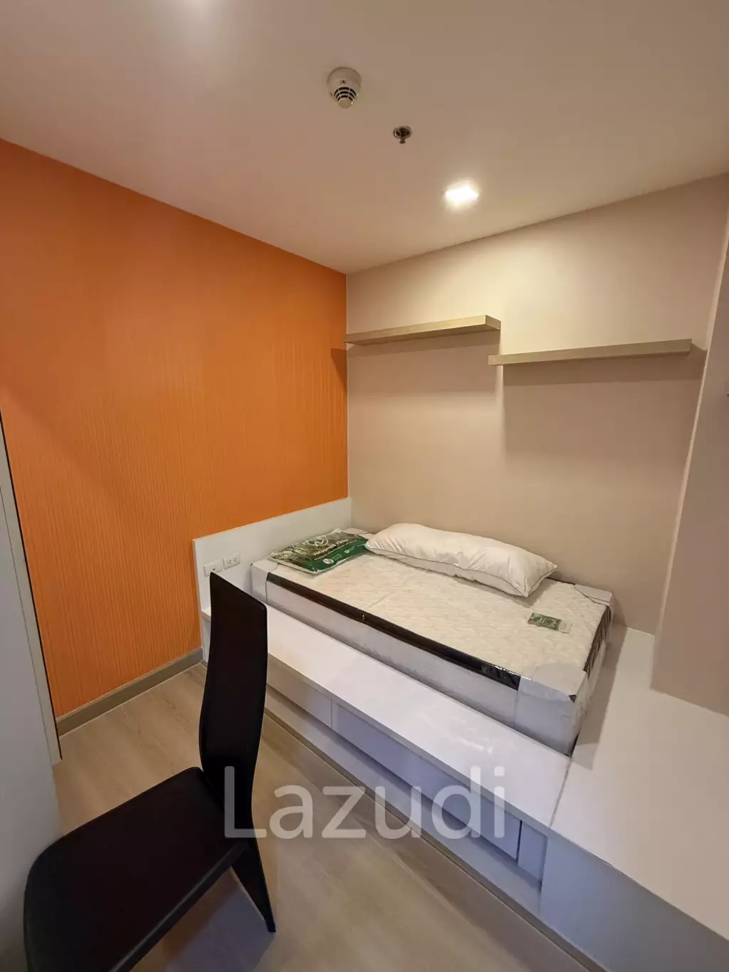 Spacious 2 Bedroom Condo in The Room Ratchada
