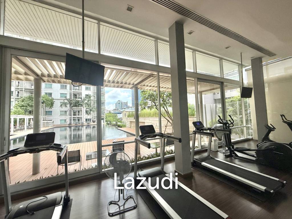 Spacious 2 Bedroom Condo in The Room Ratchada