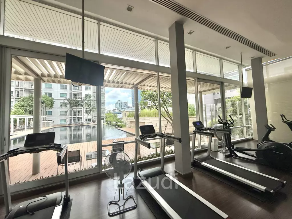 Spacious 2 Bedroom Condo in The Room Ratchada