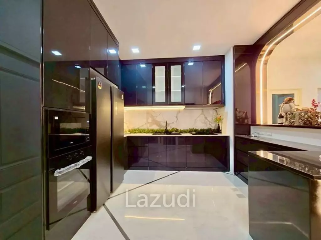 5 Bedrooms 4 Bathrooms 320 SQ.M. PMC 2 Village
