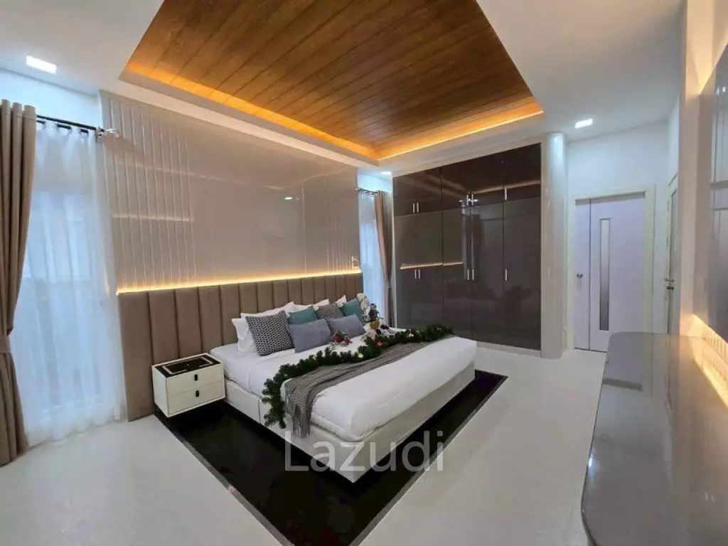 5 Bedrooms 4 Bathrooms 320 SQ.M. PMC 2 Village