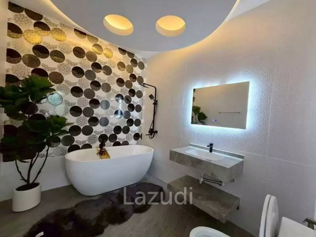 5 Bedrooms 4 Bathrooms 320 SQ.M. PMC 2 Village