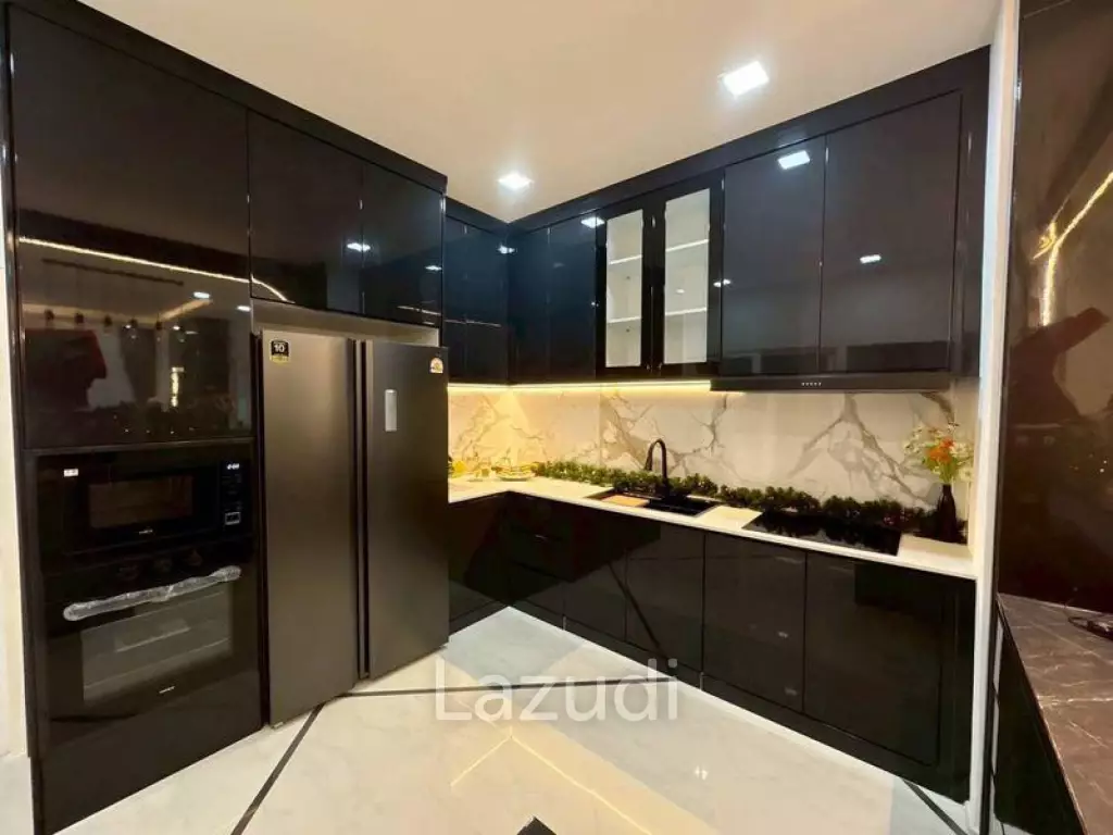 5 Bedrooms 4 Bathrooms 320 SQ.M. PMC 2 Village