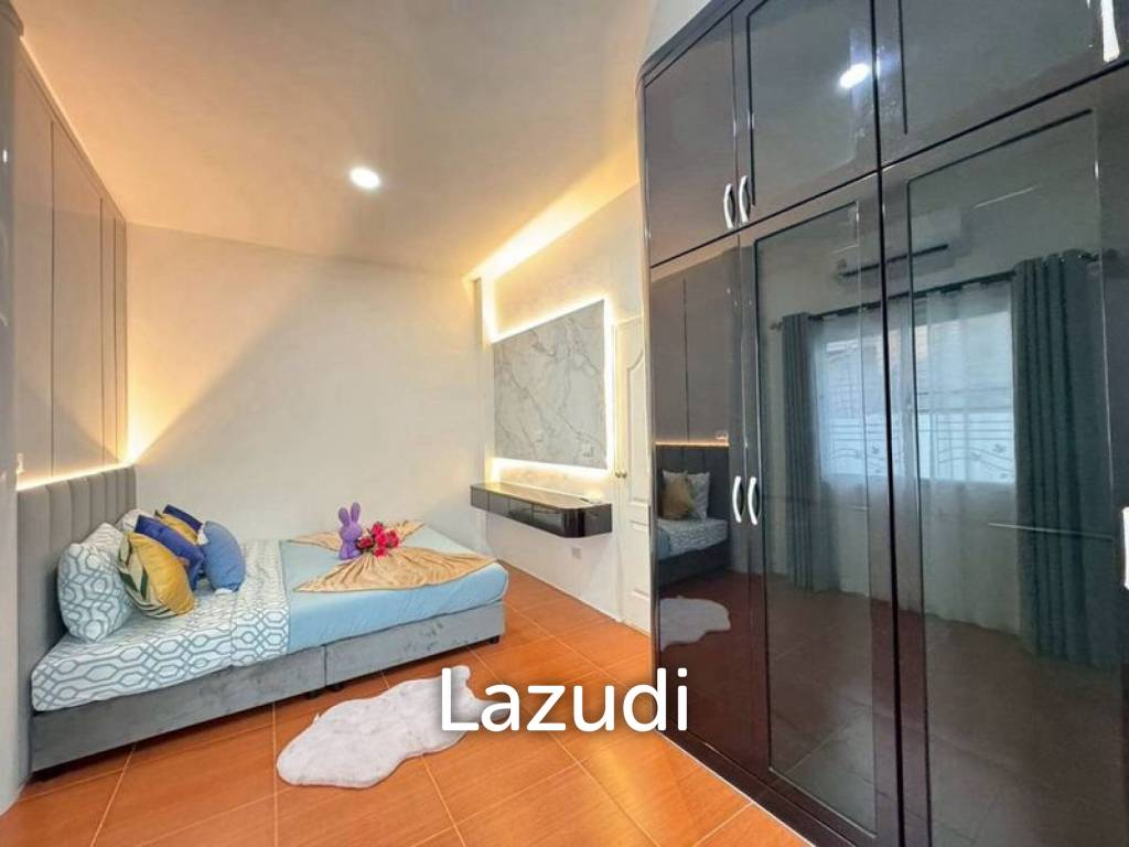 5 Beds 3 Baths 252 SQ.M. Thai Garden Hill Village