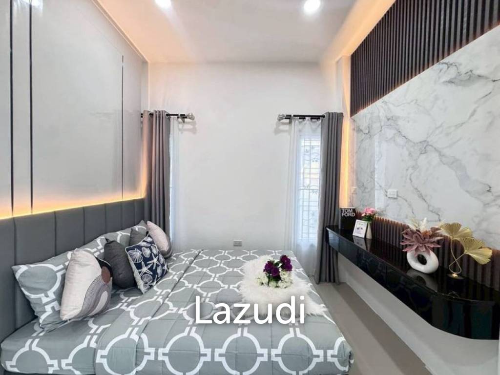 5 Beds 3 Baths 252 SQ.M. Thai Garden Hill Village
