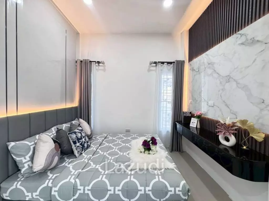 5 Beds 3 Baths 252 SQ.M. Thai Garden Hill Village
