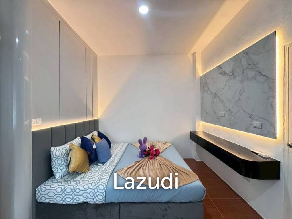 5 Beds 3 Baths 252 SQ.M. Thai Garden Hill Village