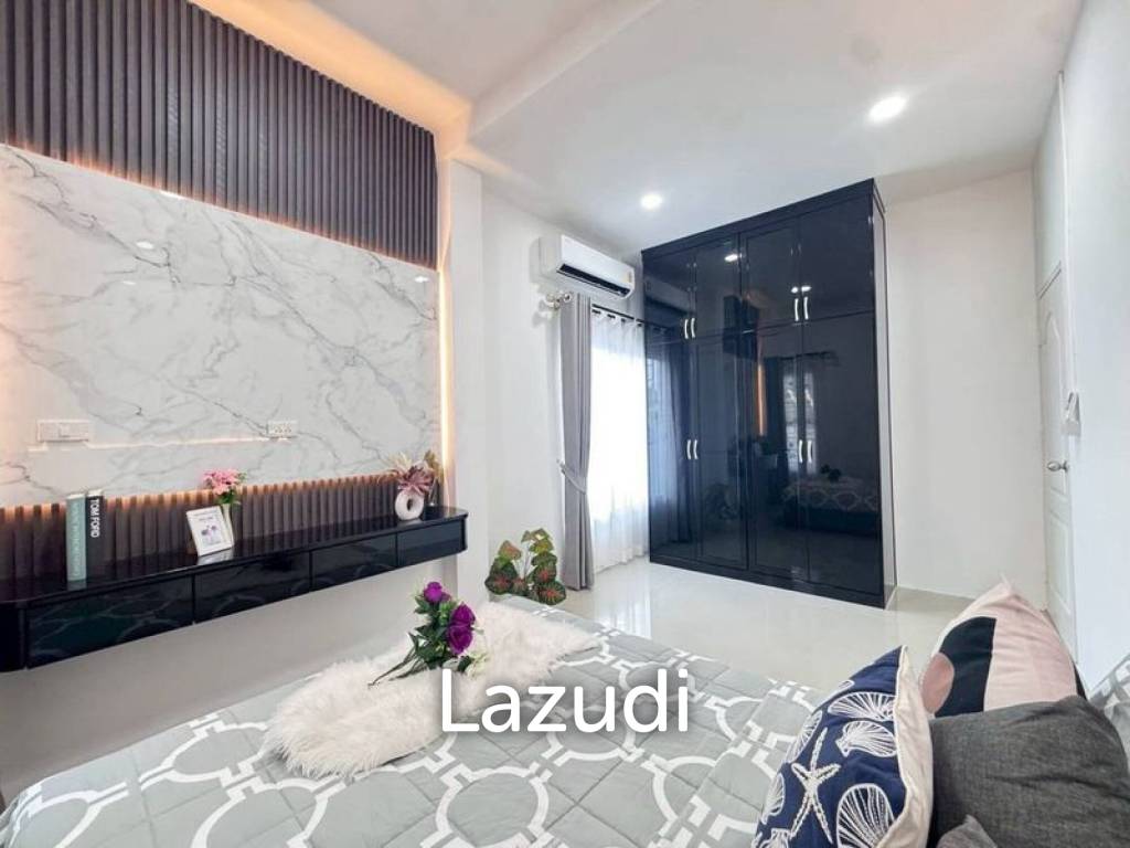 5 Beds 3 Baths 252 SQ.M. Thai Garden Hill Village