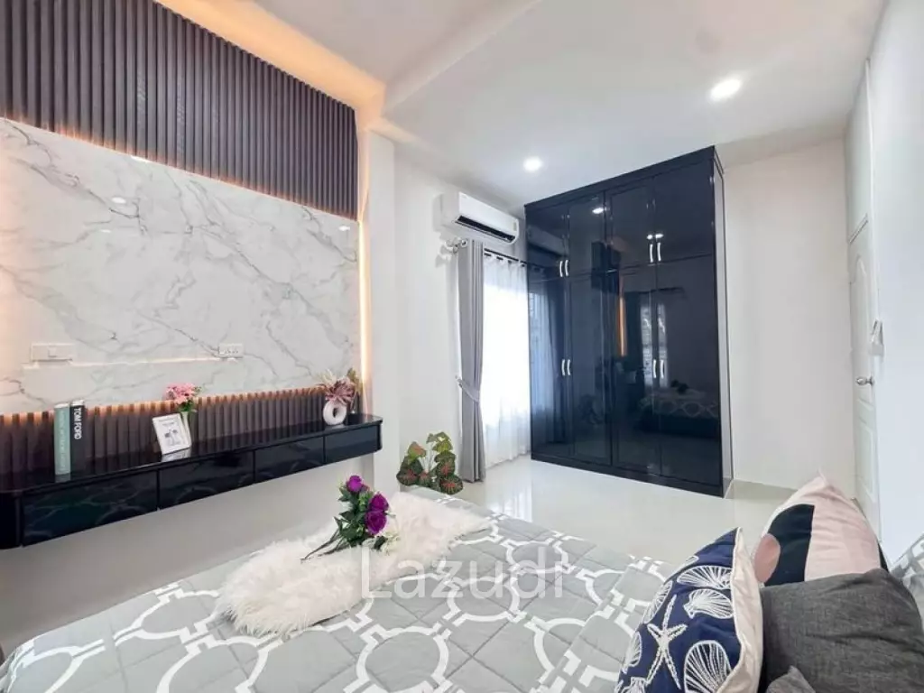 5 Beds 3 Baths 252 SQ.M. Thai Garden Hill Village