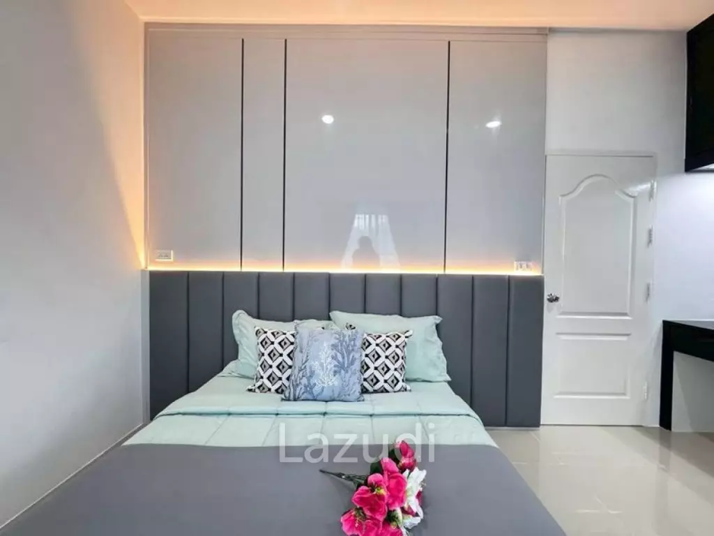 5 Beds 3 Baths 252 SQ.M. Thai Garden Hill Village