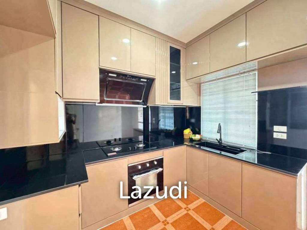 5 Beds 3 Baths 252 SQ.M. Thai Garden Hill Village