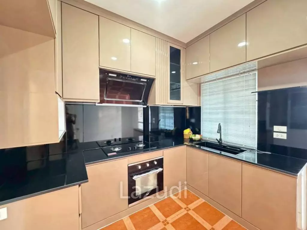 5 Beds 3 Baths 252 SQ.M. Thai Garden Hill Village