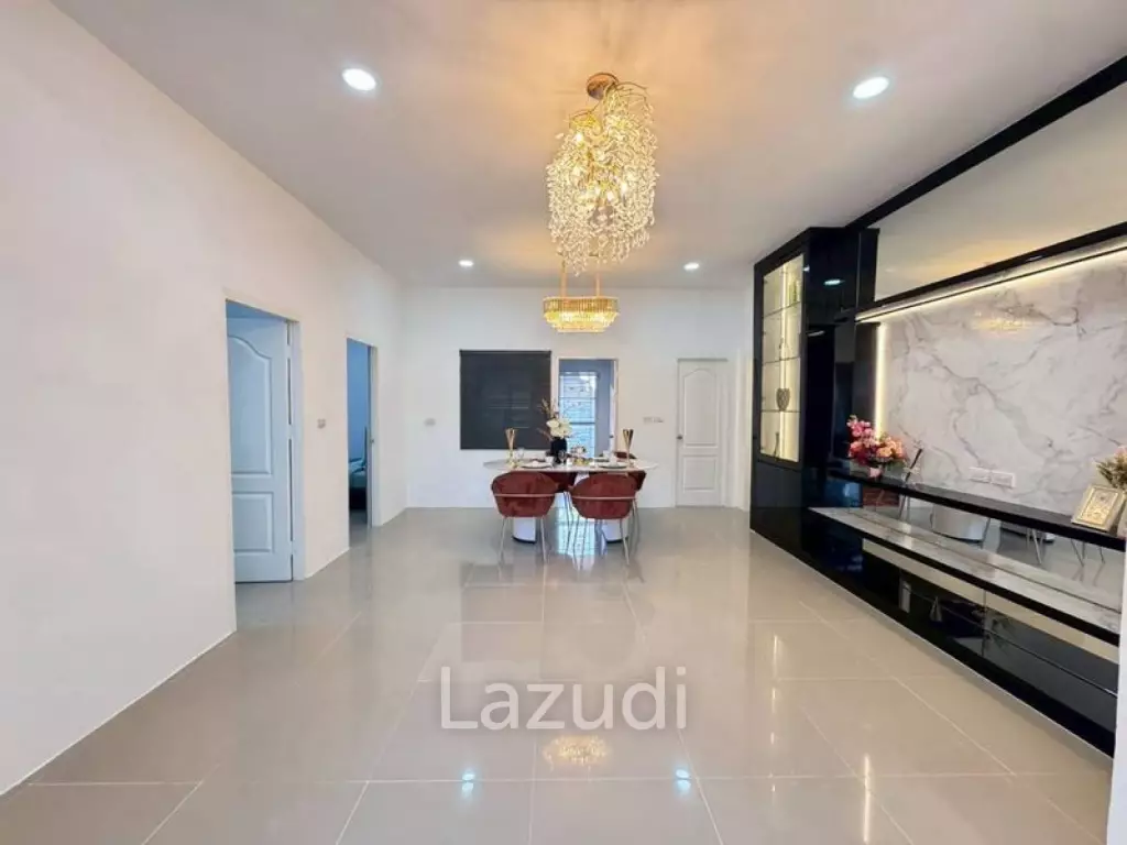 5 Beds 3 Baths 252 SQ.M. Thai Garden Hill Village