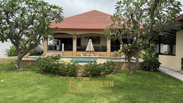 1.468 qm Grundstück / 4 Schlafzimmer / 10x4 Meter Pool