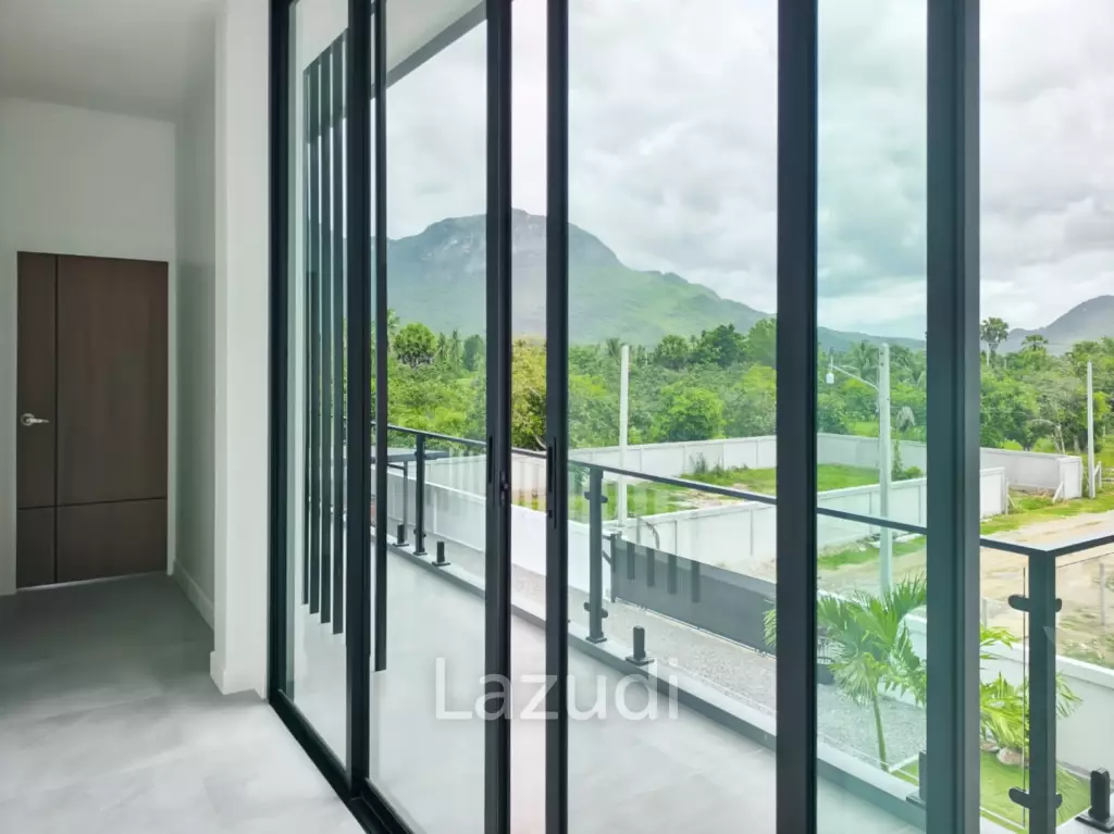 Modern 4-Bedroom Villa with Scenic Mountain Views in Sam Roi Yot