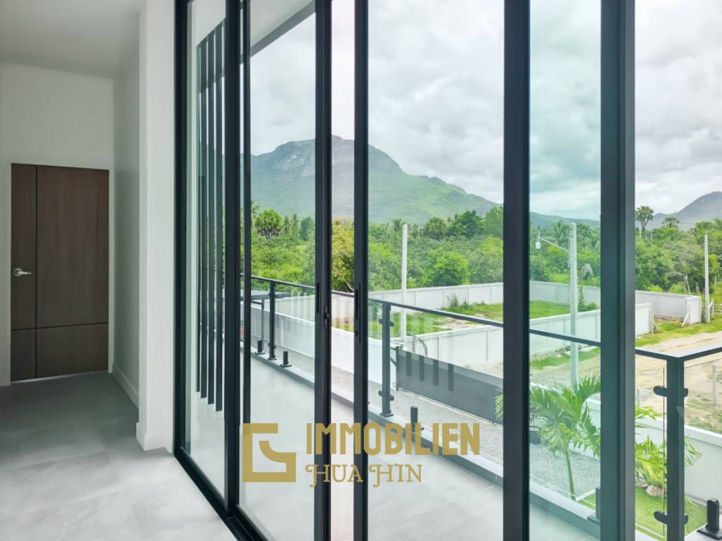 604 qm Grundstück / 4 Schlafzimmer / komplett möbliert