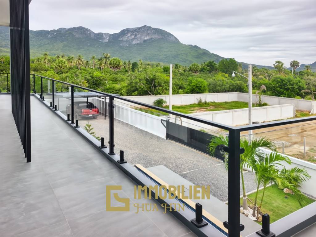 604 qm Grundstück / 4 Schlafzimmer / komplett möbliert