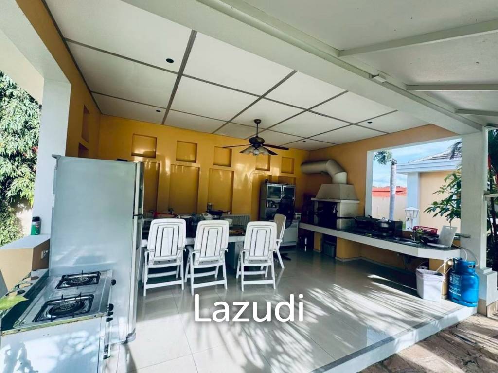 8 Bedrooms 9 Bathrooms 780 SQ.M. Luxurious Tropical Villa