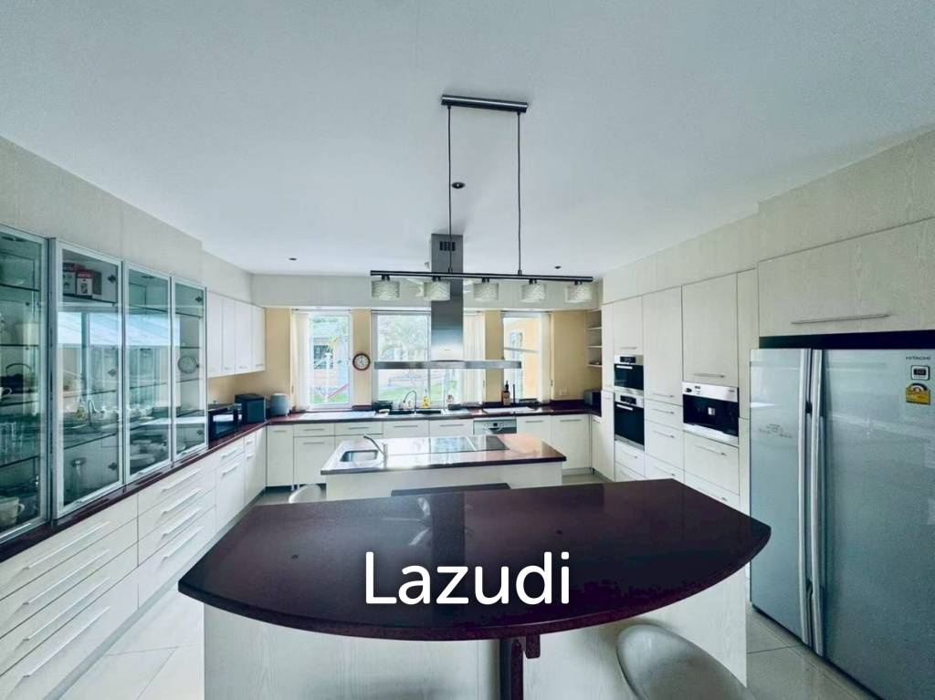8 Bedrooms 9 Bathrooms 780 SQ.M. Luxurious Tropical Villa