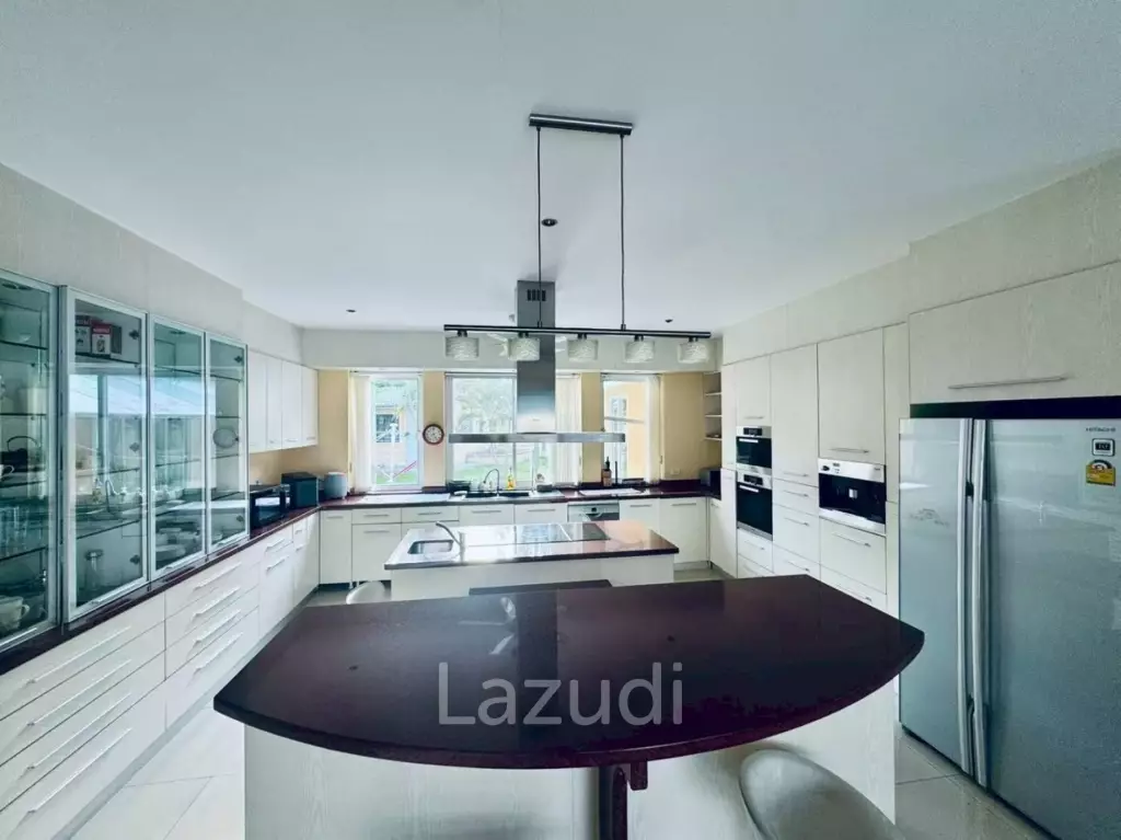 8 Bedrooms 9 Bathrooms 780 SQ.M. Luxurious Tropical Villa