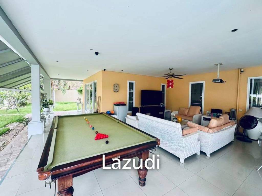 8 Bedrooms 9 Bathrooms 780 SQ.M. Luxurious Tropical Villa