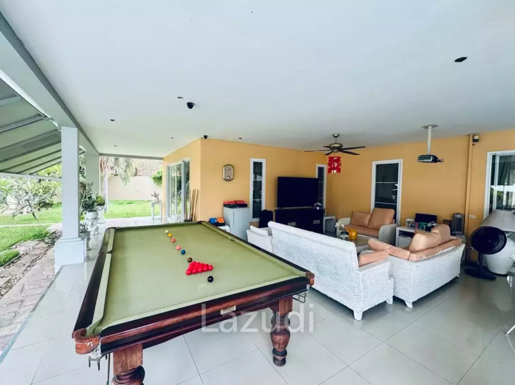 8 Bedrooms 9 Bathrooms 780 SQ.M. Luxurious Tropical Villa