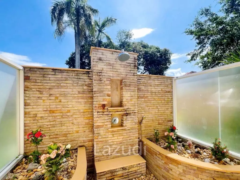 8 Bedrooms 9 Bathrooms 780 SQ.M. Luxurious Tropical Villa