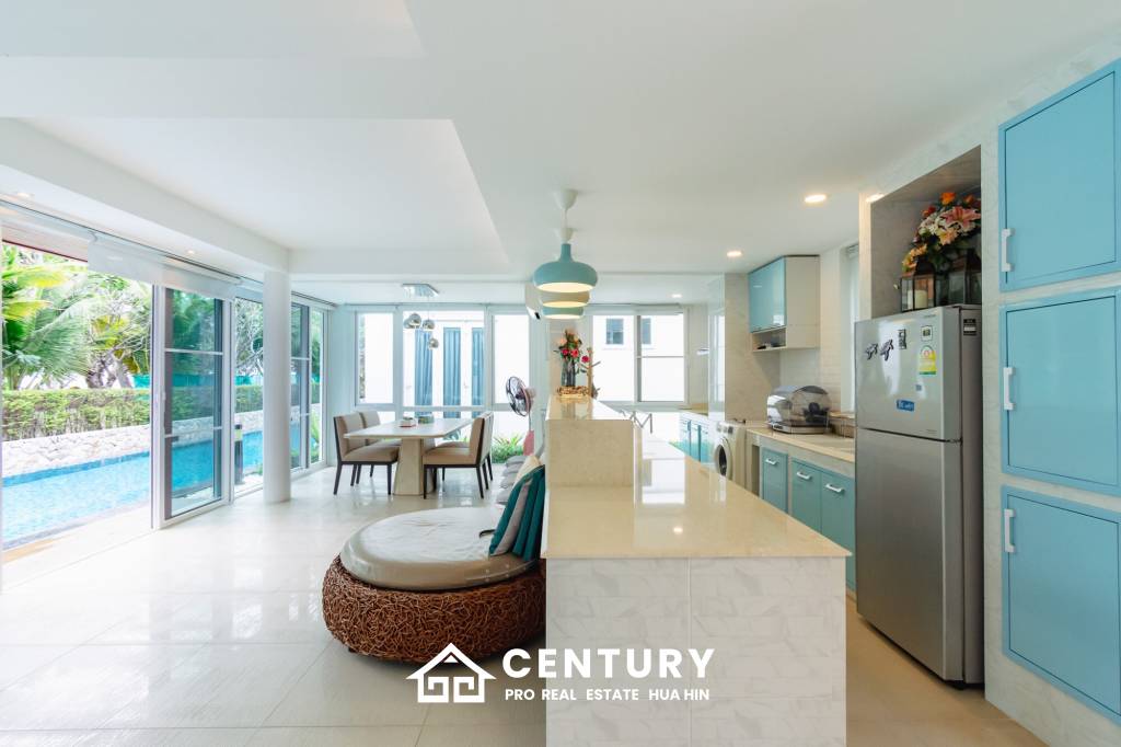 BAAN PAKARANG SISOM : 3 bed luxury beachfront with access pool condo