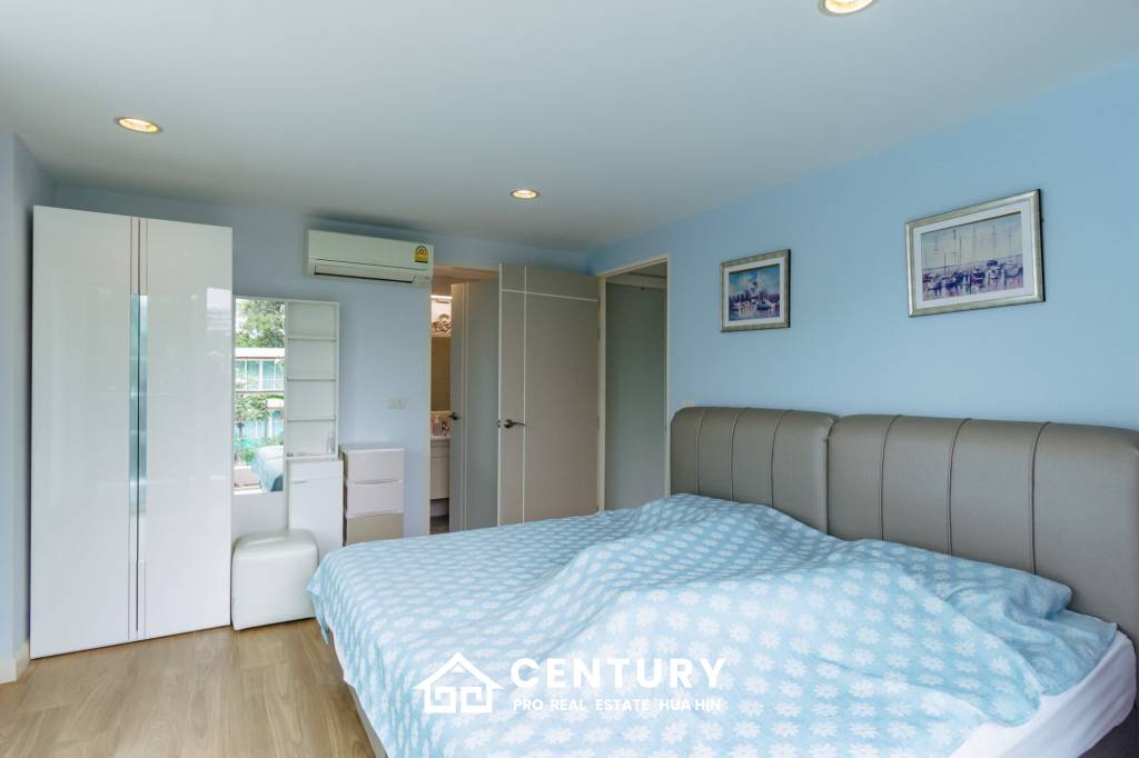 BAAN PAKARANG SISOM : 3 bed luxury beachfront with access pool condo