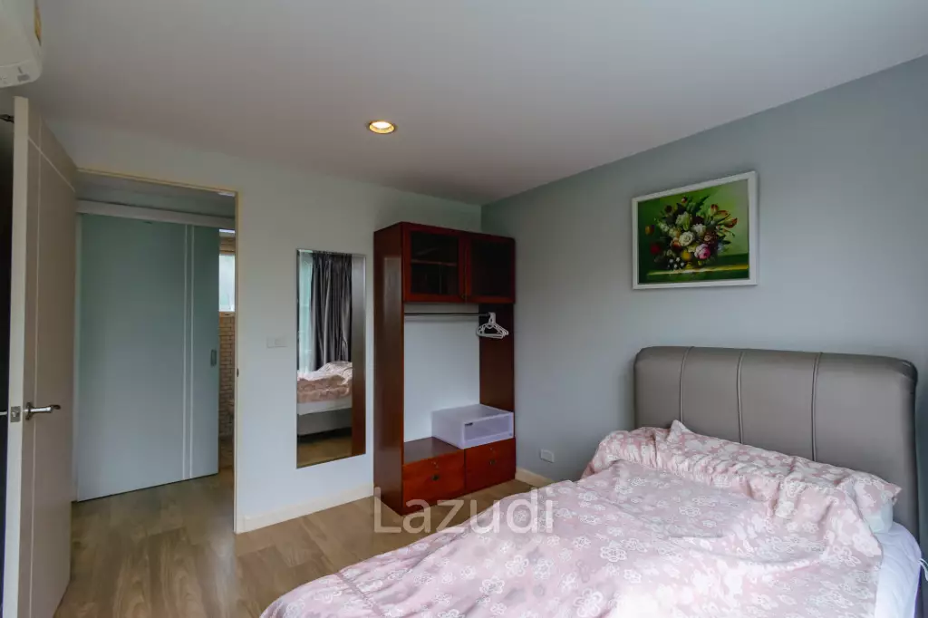 BAAN PAKARANG SISOM : 3 bed luxury beachfront with access pool condo