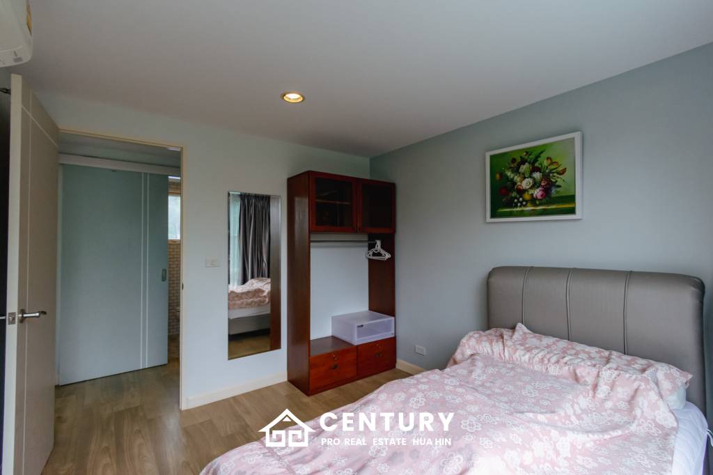 BAAN PAKARANG SISOM : 3 bed luxury beachfront with access pool condo