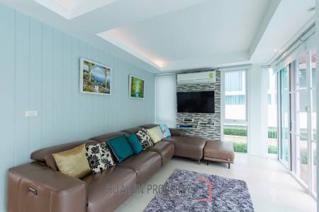 BAAN PAKARANG SISOM : 3 bed luxury beachfront with access pool condo