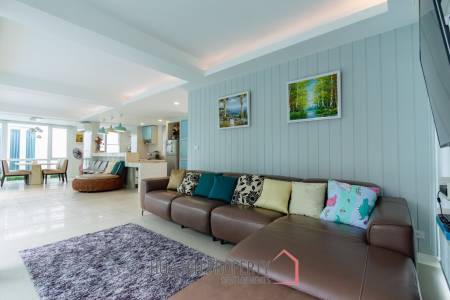 BAAN PAKARANG SISOM : 3 bed luxury beachfront with access pool condo