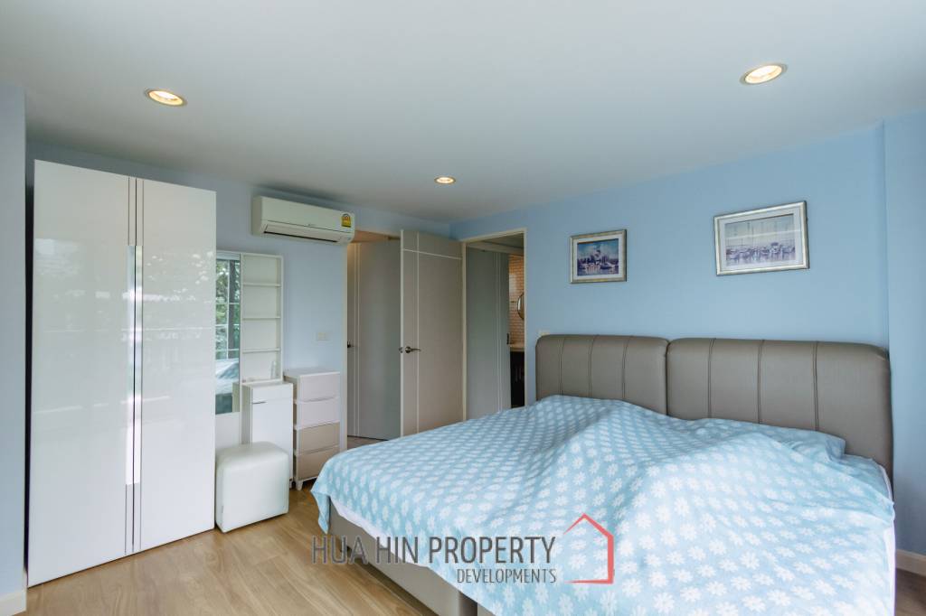 BAAN PAKARANG SISOM : 3 bed luxury beachfront with access pool condo