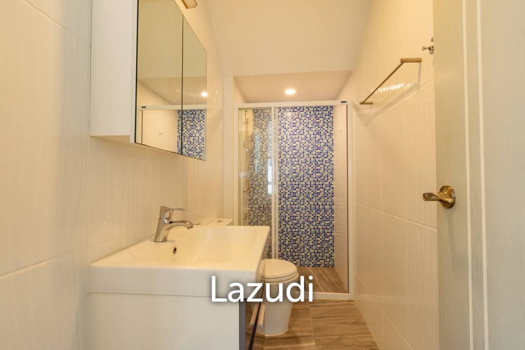 BAAN PAKARANG SISOM : 3 bed luxury beachfront with access pool condo