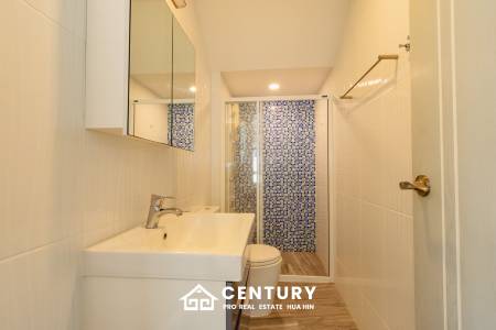 BAAN PAKARANG SISOM : 3 bed luxury beachfront with access pool condo