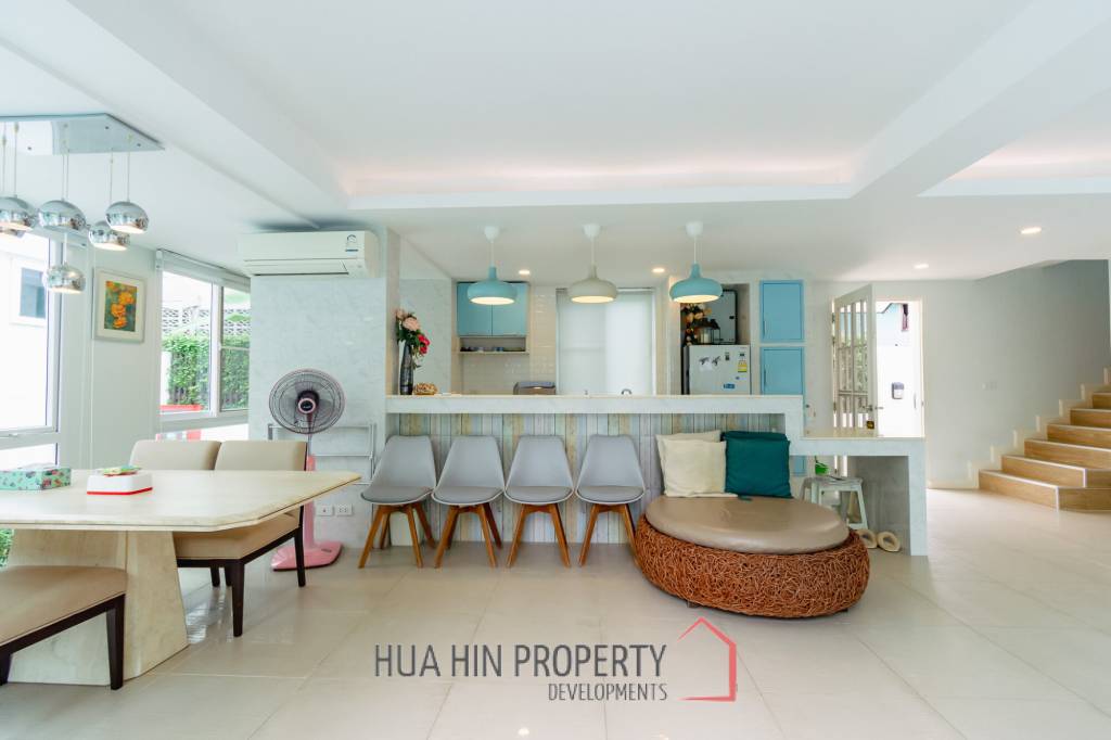 BAAN PAKARANG SISOM : 3 bed luxury beachfront with access pool condo