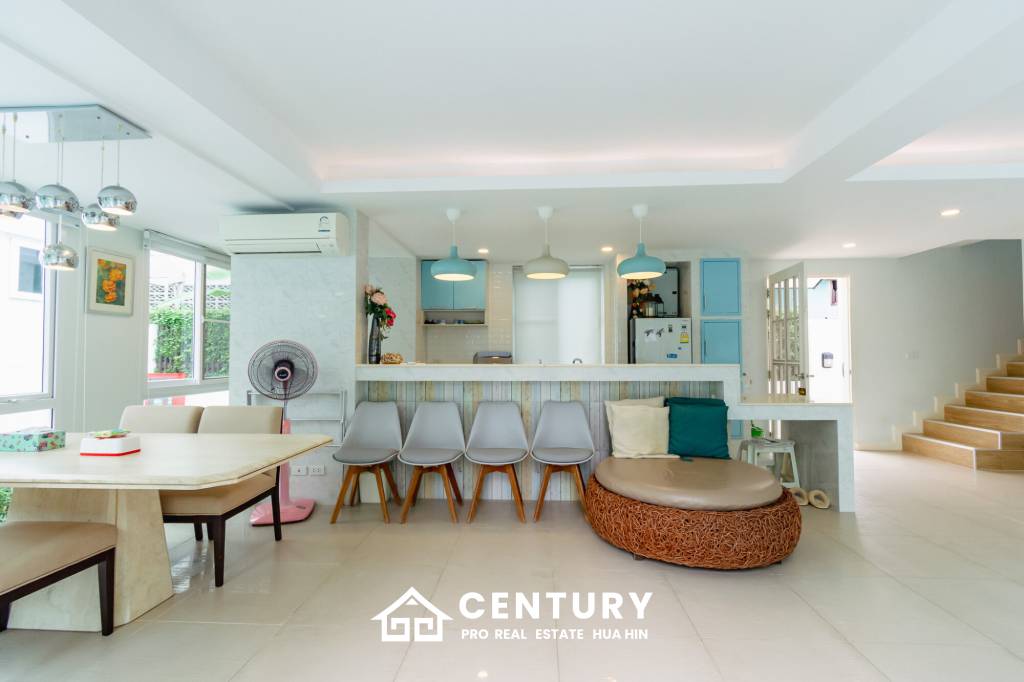 BAAN PAKARANG SISOM : 3 bed luxury beachfront with access pool condo