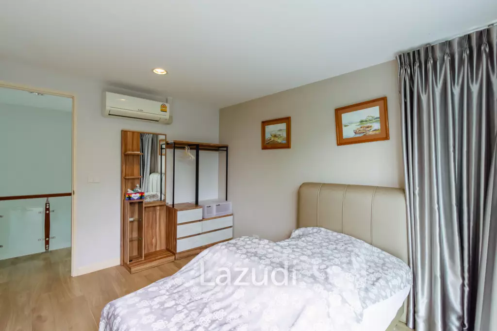 BAAN PAKARANG SISOM : 3 bed luxury beachfront with access pool condo