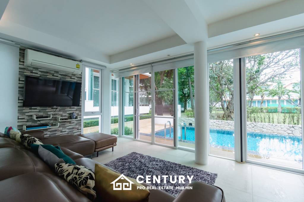 BAAN PAKARANG SISOM : 3 bed luxury beachfront with access pool condo