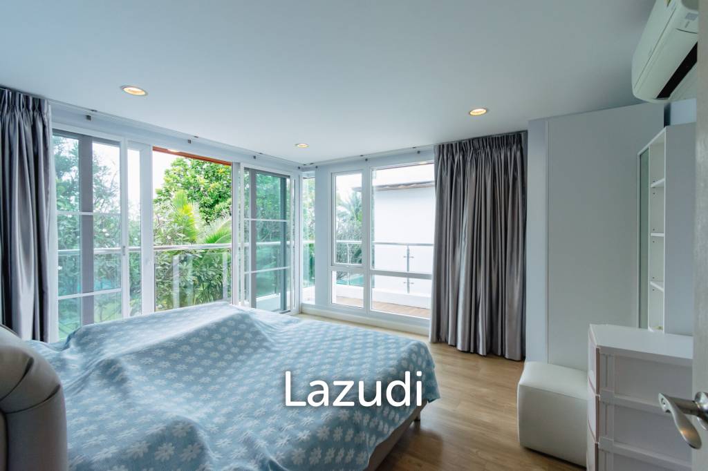 BAAN PAKARANG SISOM : 3 bed luxury beachfront with access pool condo