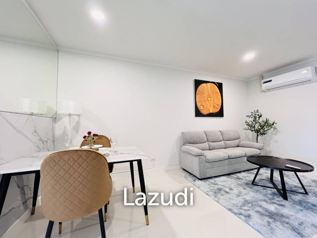 Stylish 1-Bedroom Condo with Mountain View