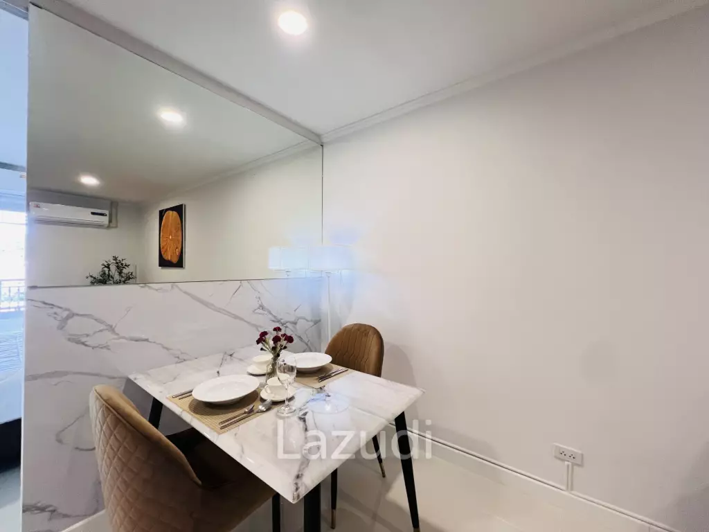 Stylish 1-Bedroom Condo with Mountain View
