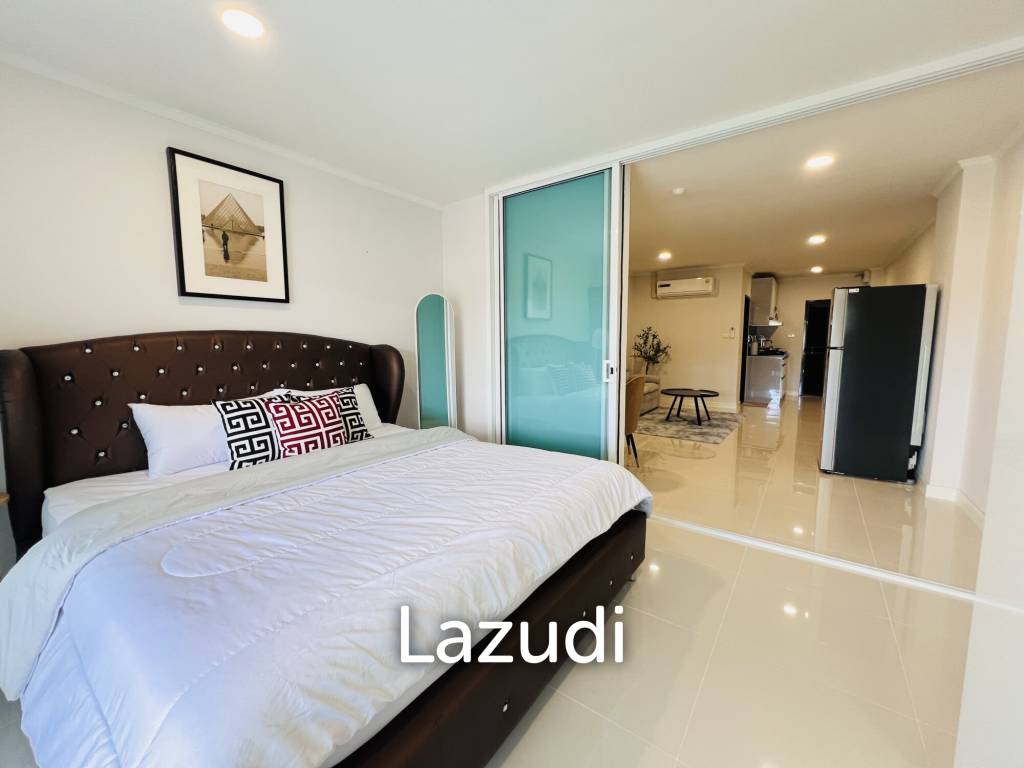 Stylish 1-Bedroom Condo with Mountain View