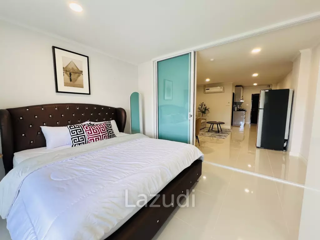 Stylish 1-Bedroom Condo with Mountain View
