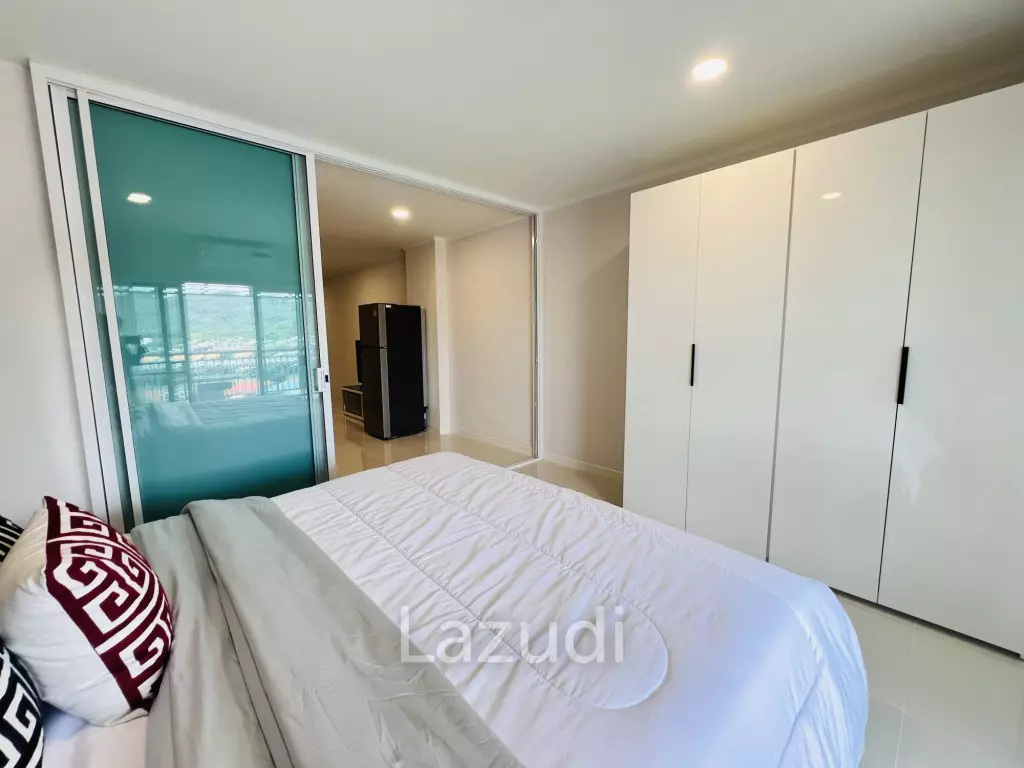 Stylish 1-Bedroom Condo with Mountain View