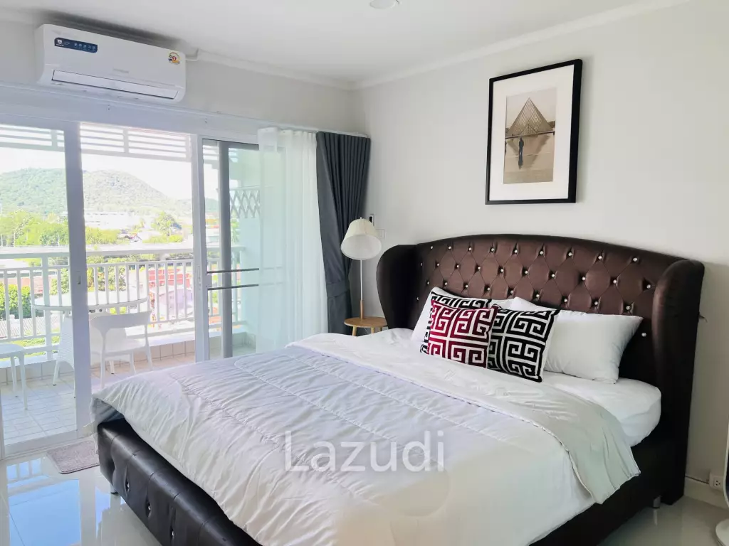 Stylish 1-Bedroom Condo with Mountain View
