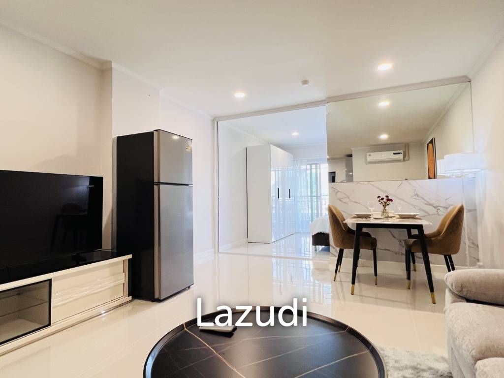 Stylish 1-Bedroom Condo with Mountain View